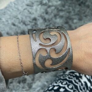 Chunky Abstract Cuff Bracelet🌹